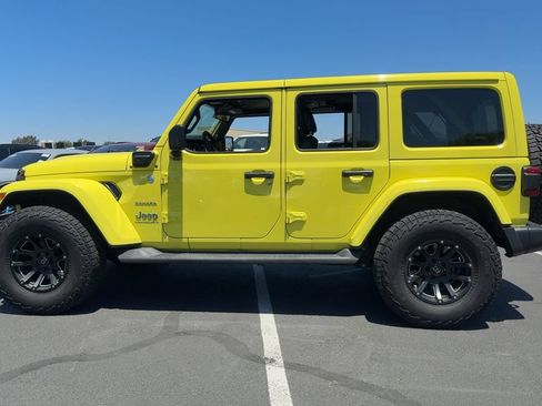 Used 2023 Jeep Wrangler Unlimited Sahara w/ Cold Weather Group AWD/4WD image 9