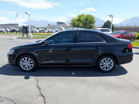Used 2013 Volkswagen Jetta SE FWD image 2