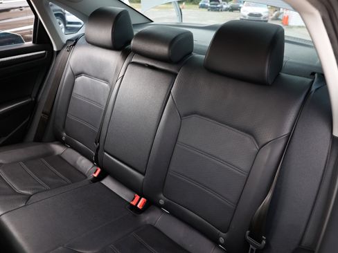 Used 2018 Volkswagen Passat 2.0T SE image 8