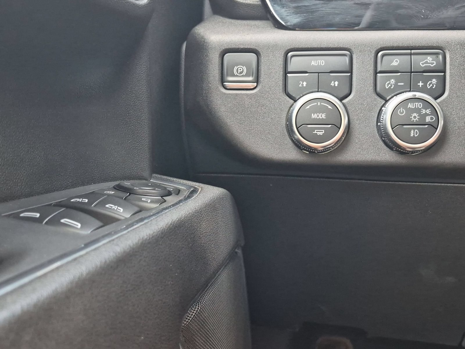 Used 2025 GMC Sierra 1500 SLT AWD/4WD image 16