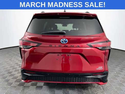 Used 2021 Toyota Sienna XSE w/ XSE Plus Package image 5