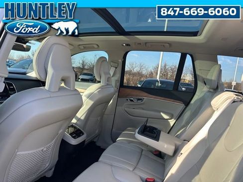 Used 2022 Volvo XC90 T6 Momentum w/ Advanced Package image 16