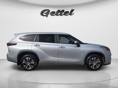 Certified 2024 Toyota Highlander XLE AWD/4WD image 4