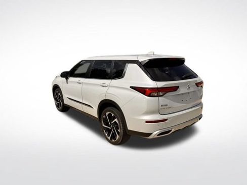 Used 2023 Mitsubishi Outlander SE AWD/4WD image 5