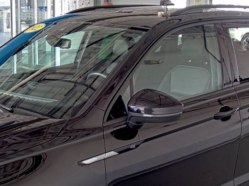 Used 2022 Volkswagen Tiguan SE R-Line AWD/4WD image 8