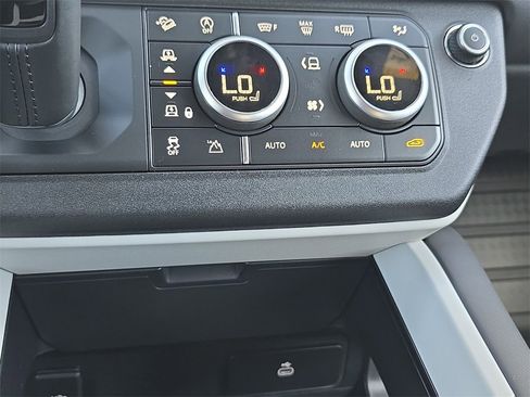 New 2025 Land Rover Defender 110 X-Dynamic SE image 24