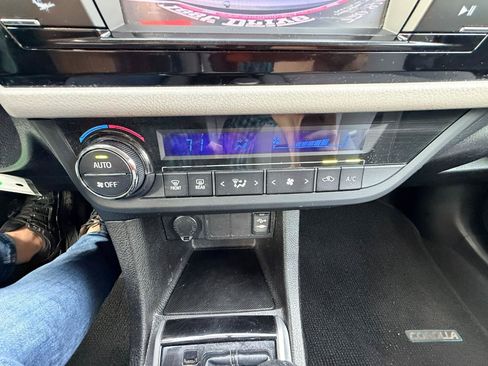 Used 2014 Toyota Corolla LE FWD image 24