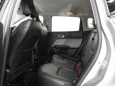 Used 2022 Jeep Compass Latitude AWD/4WD image 17