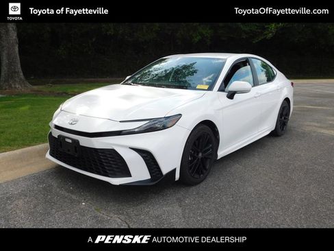 Certified 2025 Toyota Camry SE FWD image 1