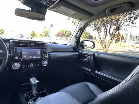 Used 2024 Toyota 4Runner TRD Off-Road Premium w/ Off Road Premium Plus Package AWD/4WD image 30