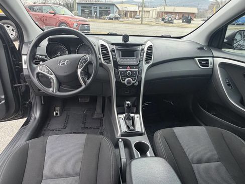 Used 2017 Hyundai Elantra GT image 10