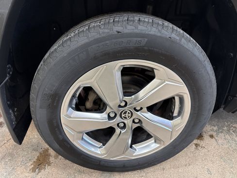 Used 2020 Toyota RAV4 Limited AWD/4WD image 10