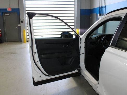 Used 2025 Honda CR-V Sport-L image 6