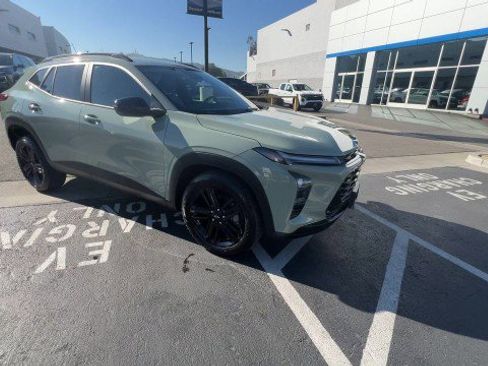 Used 2025 Chevrolet Trax ACTIV w/ Driver Confidence Package image 2