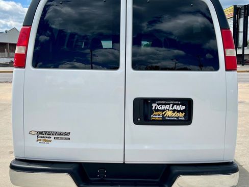 Used 2016 Chevrolet Express 2500 LT w/ LT Preferred Equipment Group RWD image 6