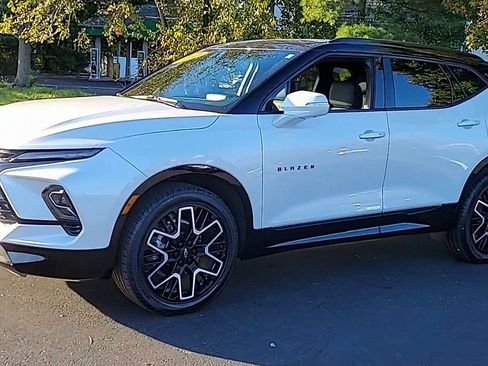 Certified 2023 Chevrolet Blazer RS w/ Driver Confidence II Package image 4