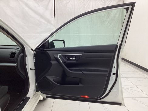 Used 2015 Nissan Altima 2.5 SV FWD image 19