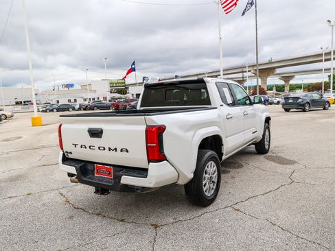 Certified 2024 Toyota Tacoma SR5 AWD/4WD image 7