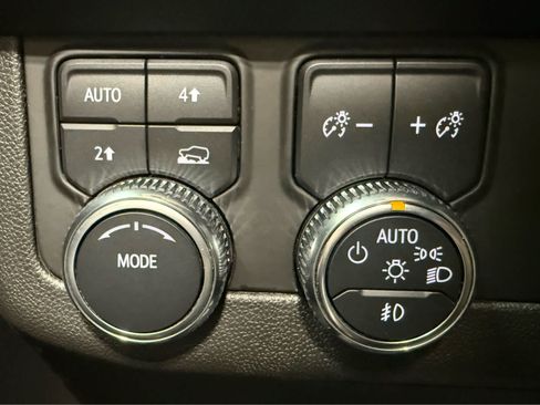 Used 2023 GMC Yukon XL SLT AWD/4WD image 26