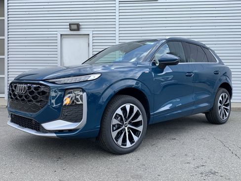New 2026 Audi Q3 quattro 2.0T AWD/4WD image 1