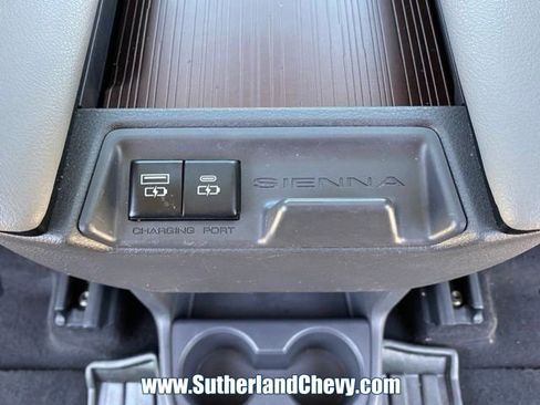 Used 2024 Toyota Sienna XLE AWD/4WD image 41