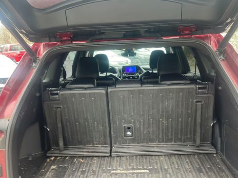 Used 2023 Toyota Highlander XSE image 8