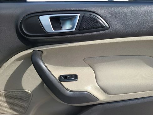 Used 2015 Ford Fiesta SE w/ Comfort Package FWD image 20