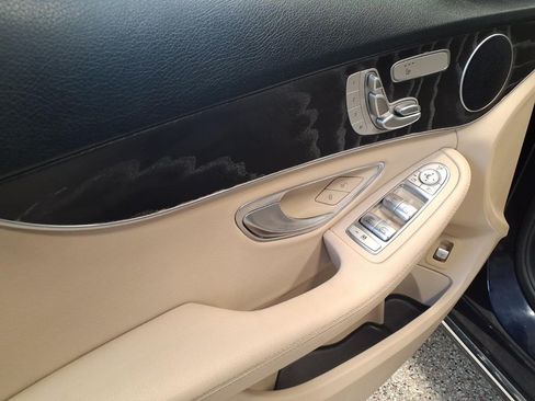 Used 2019 Mercedes-Benz C 300 4MATIC Sedan image 8