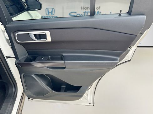 Used 2020 Ford Explorer XLT RWD image 30