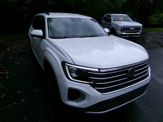 Used 2024 Volkswagen Atlas SE AWD/4WD image 2