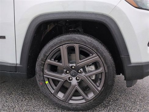 New 2026 Jeep Compass Latitude image 10