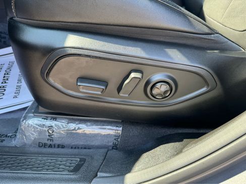 Used 2022 Jeep Grand Cherokee L Laredo image 11