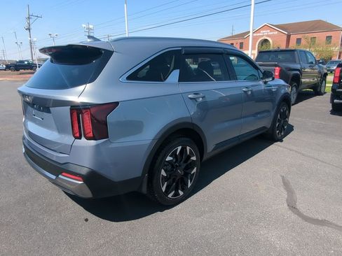 Used 2025 Kia Sorento EX w/ Panoramic Sunroof Package FWD image 8