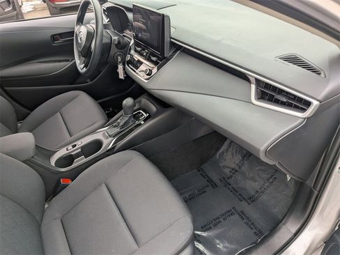 Used 2025 Toyota Corolla LE image 30