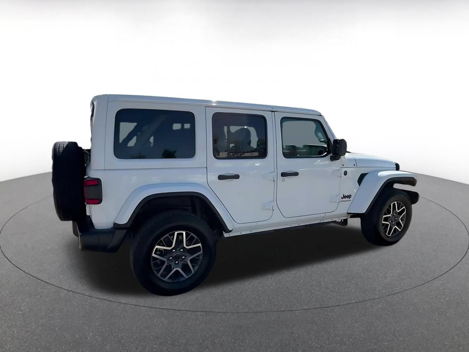 Used 2025 Jeep Wrangler Unlimited Sahara AWD/4WD image 14