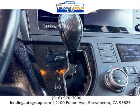 Used 2018 Toyota Sienna SE image 19