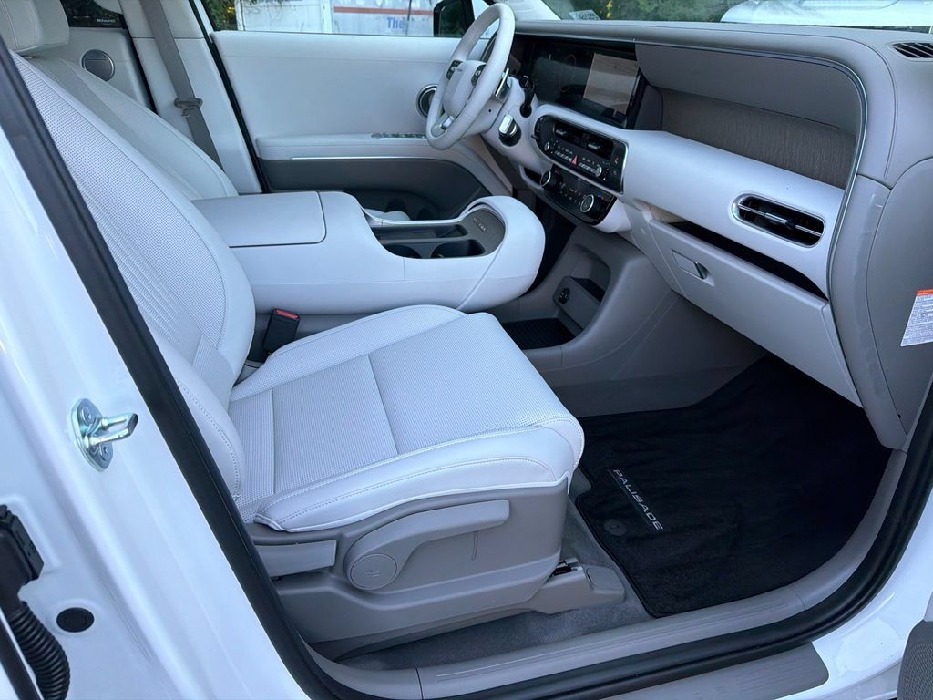 Used 2026 Hyundai Palisade FWD Hybrid image 13