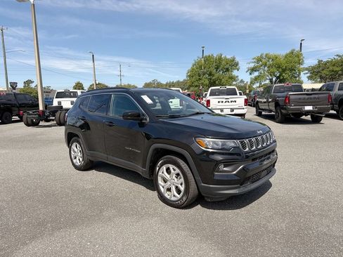 Used 2024 Jeep Compass Latitude AWD/4WD image 1