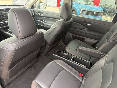 Used 2024 Nissan Pathfinder SL w/ SL Premium Package AWD/4WD image 17