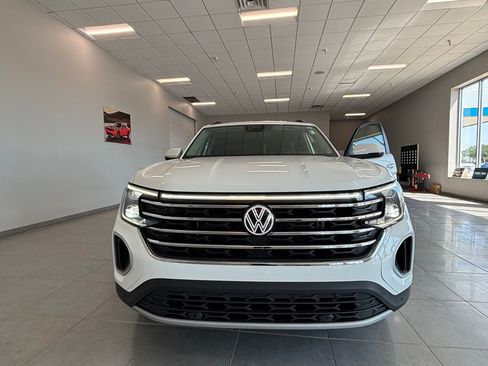 Used 2024 Volkswagen Atlas SE image 1
