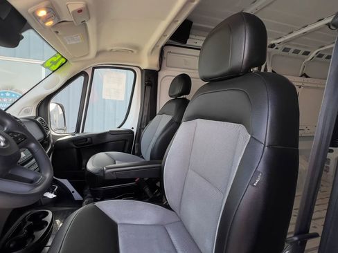 Used 2025 RAM ProMaster 2500 w/ Convenience Group image 27