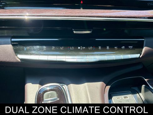 Used 2021 Cadillac Escalade ESV Premium Luxury Platinum AWD/4WD image 39