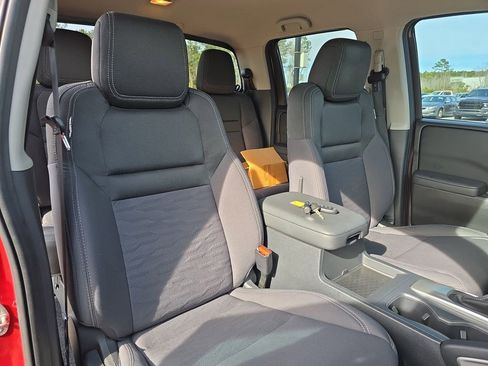 Used 2022 Nissan Frontier SV image 10