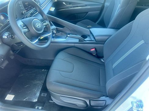 Used 2026 Hyundai Elantra SE FWD image 13