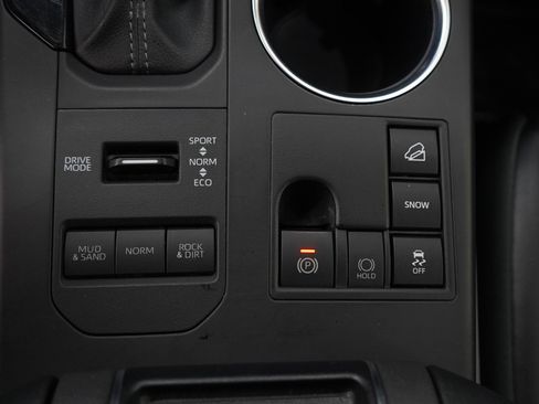 Used 2024 Toyota Highlander XLE image 29