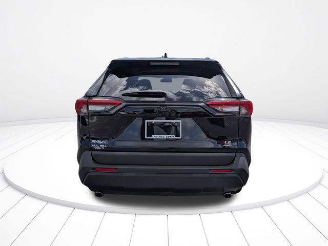 Used 2021 Toyota RAV4 LE AWD/4WD image 4