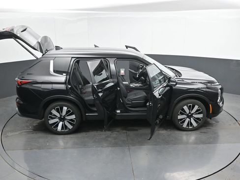 Used 2025 Mitsubishi Outlander AWD image 50