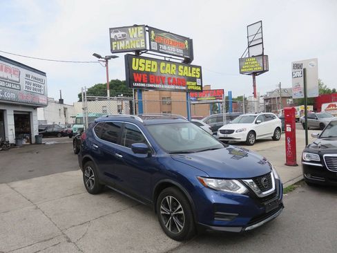 Used 2020 Nissan Rogue SV w/ Premium Package AWD/4WD image 3