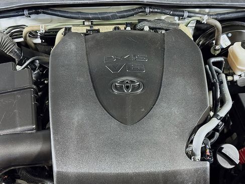 Used 2018 Toyota Tacoma SR5 AWD/4WD image 31
