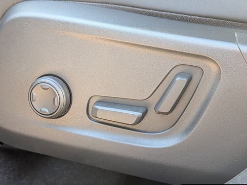 Used 2023 Volvo XC40 B5 Plus w/ Protection Package Premier AWD/4WD image 18